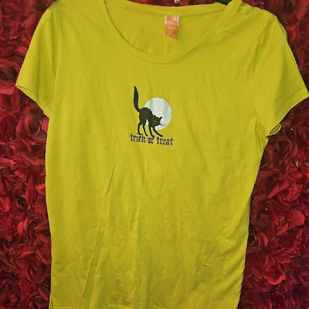 Target Women's Yellow Trick Or Treat T-Shirt Size Large